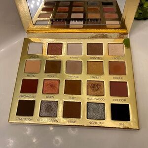 SCOTT BARNES Gold Eyeshadow Palette